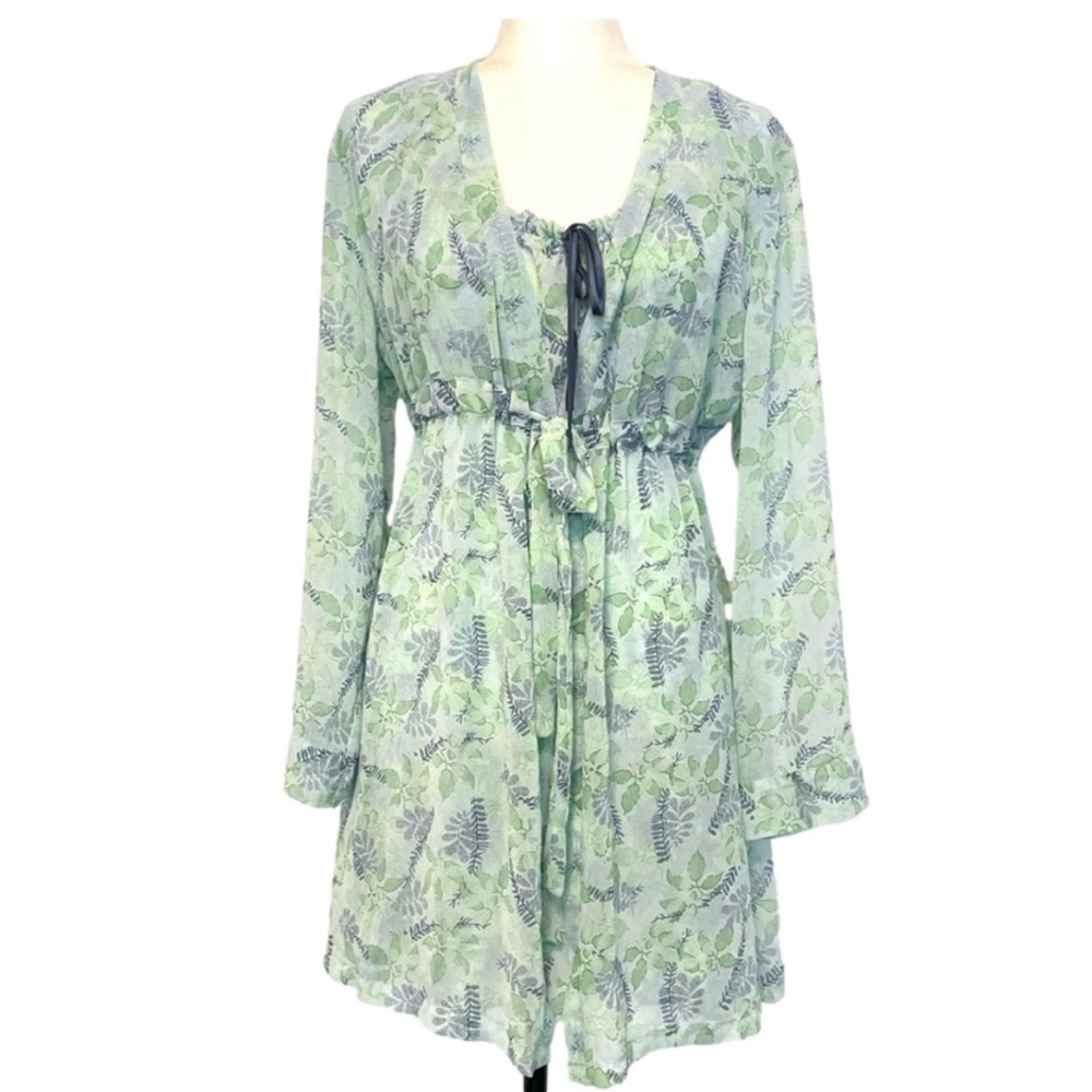 Short Nightgown and Robe La Vie en Rose 2 Piece